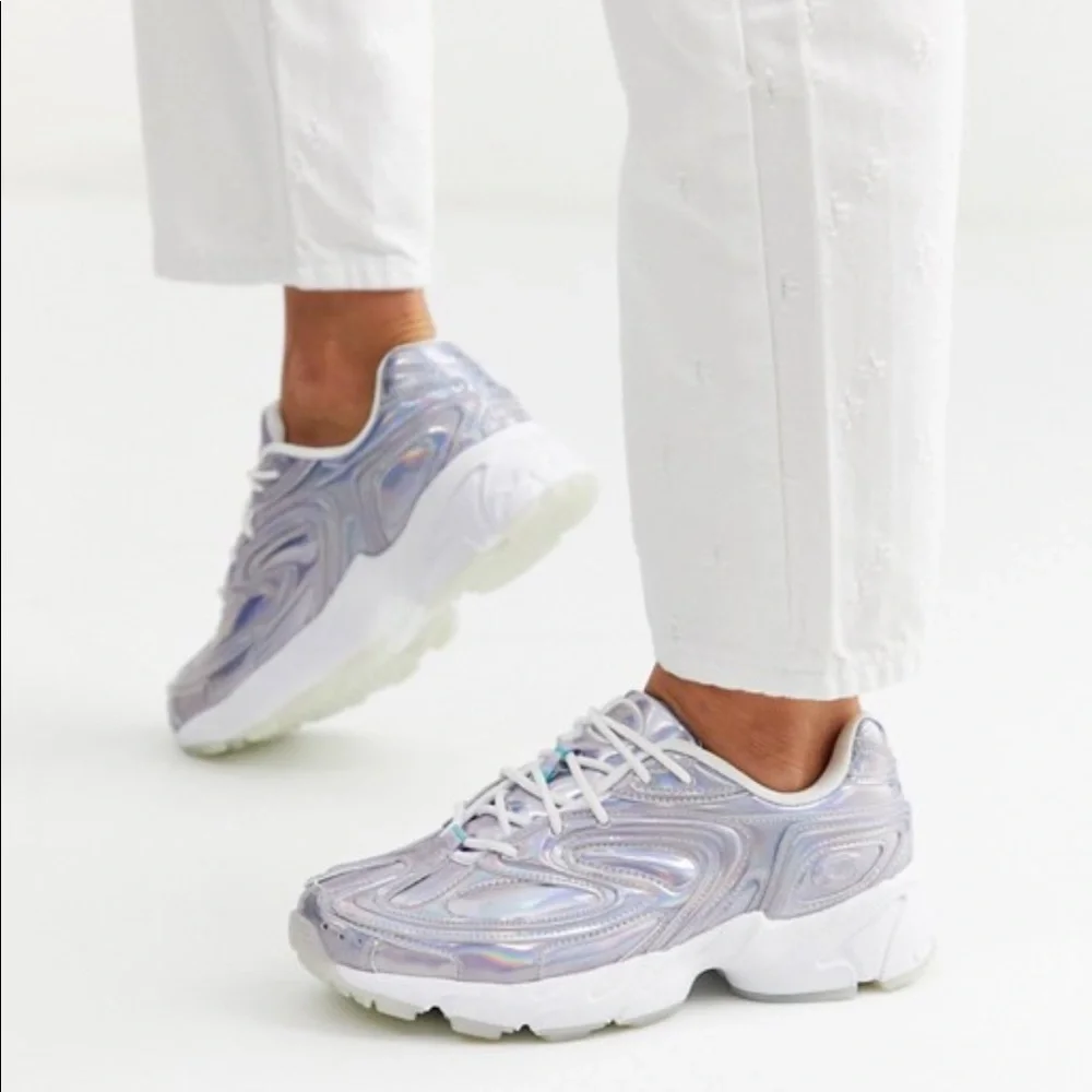 Unisex Fila Iridescent metallic holographi sneaker - Picture 2 of 8